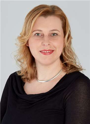 Dr. Isabelle Schleiter.
