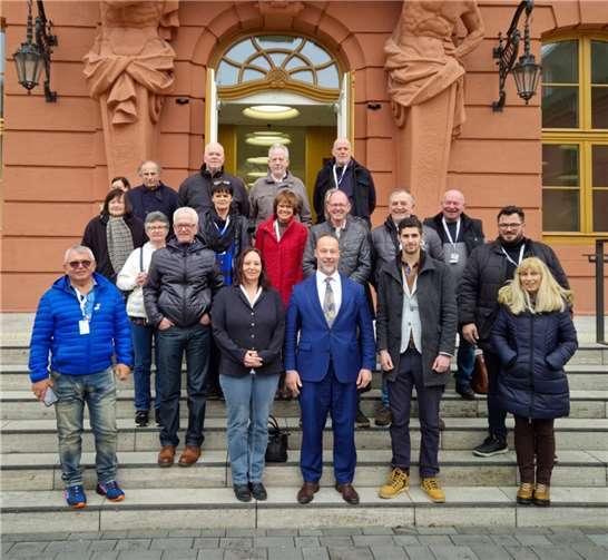 Dr. Jan Bollinger und die Besuchergruppe  Foto: Büro Bollinger