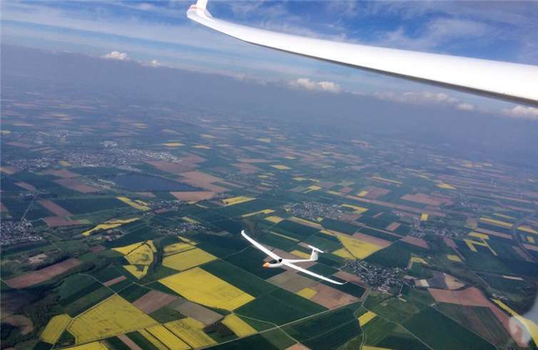 Dr. Jürgen Koch in seinem „Shark“, einem Segelflugzeug mit Düsenantrieb.