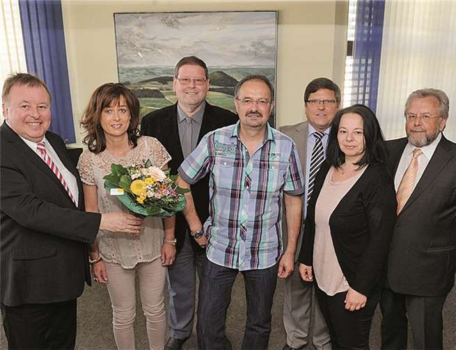 Dr. Jürgen Pföhler (von links) gratulierte Antje Weber, Willibert Müller, Heinz Brantsch und Alfred Ritterrath im Beisein von Rita Gilles und Peter Schmelter.Kreisverwaltung