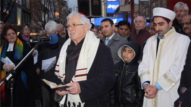 Dr. Jürgen Ries (jüdische Gemeinde Neuwied Mittelrhein) sprach ein jüdisches Geb...