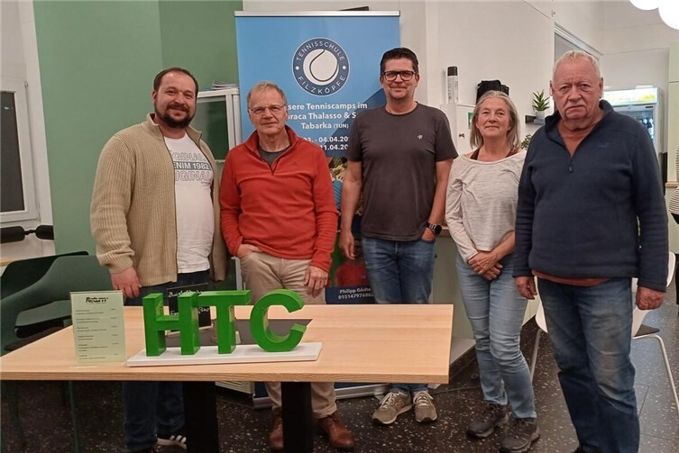 Dr. Karl-Horst Gödtel und Martin Schwickerath (HTC, Mitte) mit der GRÜNEN Stadtratsfraktion. Foto: Bündnis 90/Die Grünen 