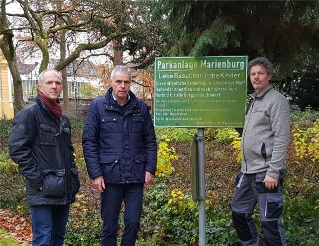 Dr. Klaus Wichterich, Joachim Karbach und Lutz Haushahn sehen Handlungsbedarf für den Marienburg-Park. Foto: privat