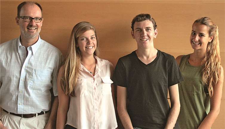 Dr. Laurent Borgmann, Leiter Büro Sprachen/Internationales, Lucy Mills, Matthew Dodwell und Tehlia Colless-White (v.l.n.r.).privat