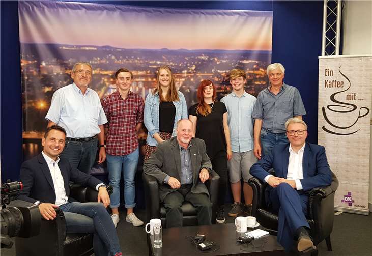 Dr. Marc Jan Eumann (vorne re.) mit dem Koblenzer Oberbürgermeister David Langner(vorne li.) bei der Aufzeichnung der Talksendung „Ein Kaffee mit …“ mit Moderator MichaelDempe (vorne Mitte). Die Sendung wird am Freitag, 20. Juli im OK4 ausgestrahlt. Foto: privat