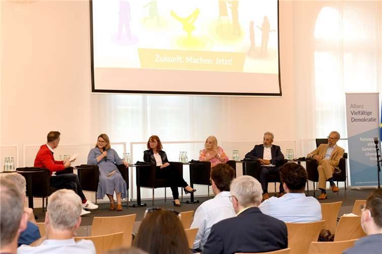 Dr. Margit Theis-Scholz (3.v.re.) während der Talkrunde. Foto: Staatskanzlei Rheinland-Pfalz
