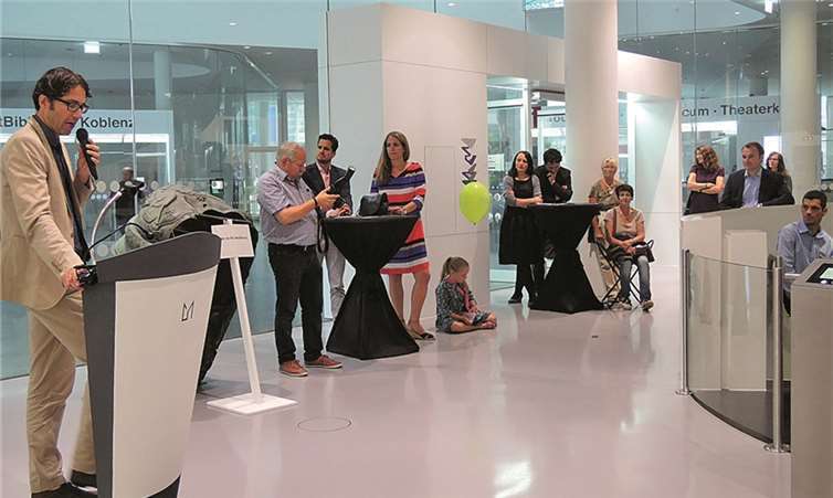 Dr. Markus Bertsch (l.), Leiter des Mittelrhein-Museums, führte in Leben und Werk des Künstlers ein.BSB