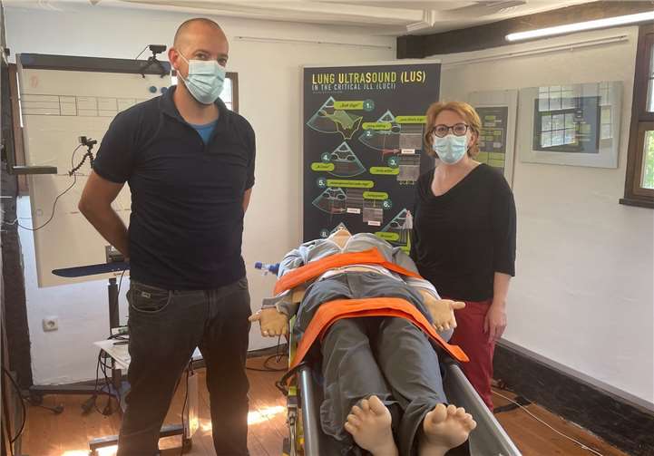 Dr. Martin Schiffarth führte Susanne Müller durch die Räumlichkeiten. Foto: privat