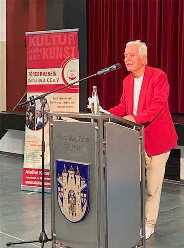 Dr. Mathias Jung bei seinem Vortrag.