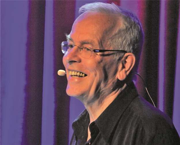 Dr. Mathias Jung klärt über die Partnerwahl auf. R. Wedekind