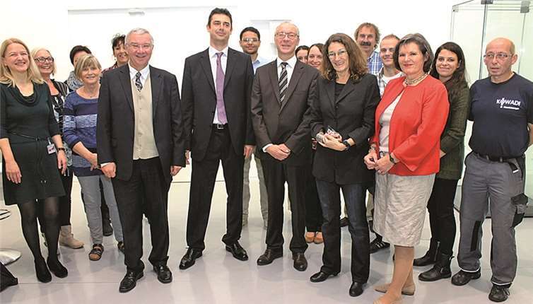 Dr. Matthias von der Bank (7. v.l.) ist der neue Leiter des Mittelrhein-Museums. Stadt Koblenz