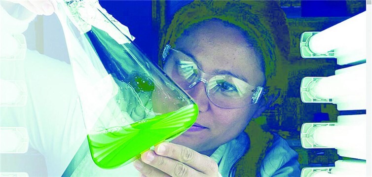 Dr. Melanie Oey bei der Arbeit im Labor.