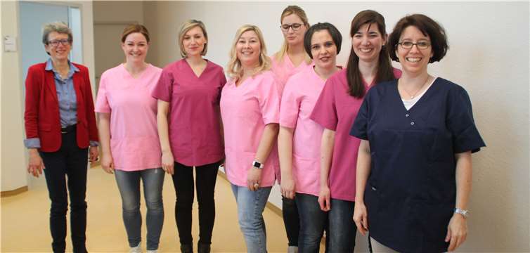 Dr. Nicole Toussaint-Götz (re.) startet ab dem 3. April in der Praxis für Kinder- und Jugendmedizin des MVZ Mittelrhein. Gemeinsam mit ihrem Team versorgt sie dann die kleinen Patienten aus Mayen und Umgebung. Auch Sabine Krause (li.), Geschäftsbereichsleiterin des MVZ Mittelrhein, freut sich für die Patienten und ihre Eltern.Privat