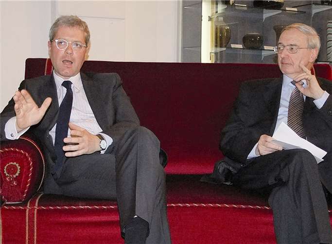 Dr. Norbert Röttgen (li.) und Moderator Dr. Reinhard Stumpf beim Kamingespräch des MIT-Kreisverbands Rhein-Sieg linksrheinisch. privat