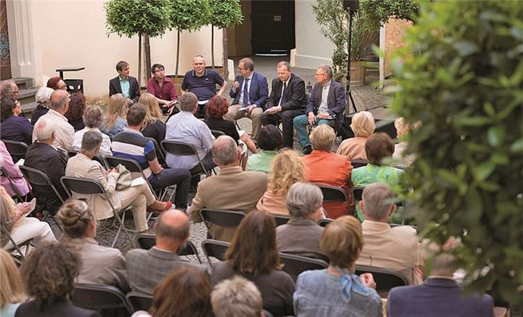 Dr. Olaf Mückain, Leiter des Nibelungenmuseums Worms und ausgewiesener Wagner-Kenner, erörterte in seinem Vortrag viele Fragen.P!ELmedia