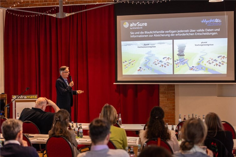 Dr. Oliver Buchholz erläuterte die technische Komponente von AhrSure. Foto: Dominik Ketz