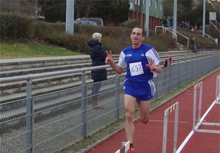 Dr. Parvis Torbati, hier während des Zieleinlaufes, konnte über die Strecke von 4.000 Meter überzeugen.