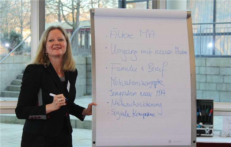 Dr. Paulina Jedrejczyk berichtete in ihrem Vortrag über interessante Details moderner Personalführung.