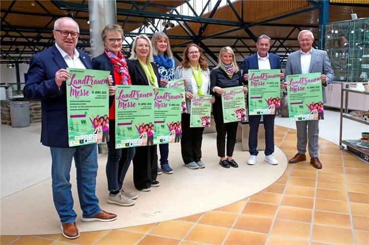 Dr. Peter Enders (Landrat Kreis Altenkirchen), Walburga Heidemann (Landfrauen Kreis Altenkirchen), Katja Milad (Landfrauen Kreis Neuwied), Tanja Tönges (Landfrauen Westerwaldkreis), Isabelle Imig (Landfrauen Kreis Neuwied), Sandra Köster (Wir Westerwälder), Achim Schwickert (Landrat Westerwaldkreis), Achim Hallerbach (Landrat Kreis Neuwied)
