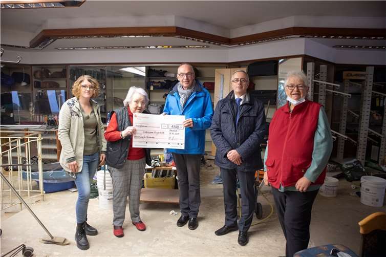 Dr. Raffael Knauber, Stellvertretender Vorsitzender & Bernd Weber, Schatzmeister überreichten im Namen des Unternehmernetzwerk Rhein-Voreifel e.V die Schecks an die beiden betroffenen Unternehmen.Fotos: Stadt Rheinbach