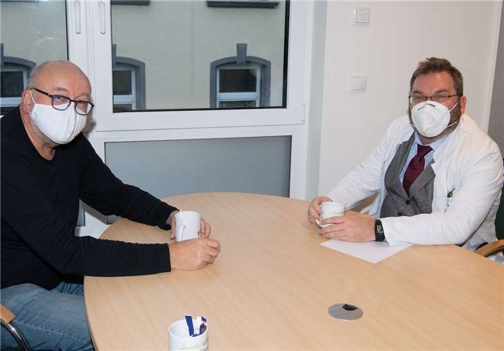 Dr. Rainer Schneichel ist schon länger im Dialog mit Humanmediziner Dr. Bernhard Landers.Foto: Peter Seydel