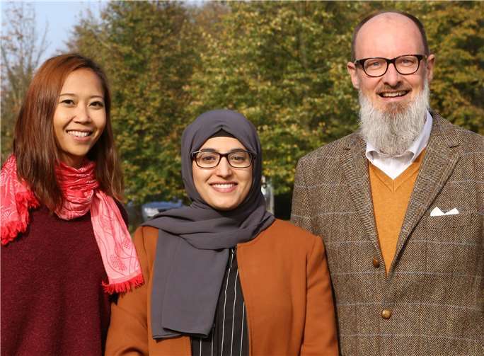 Dr. Rashimah Rajah mit ihrer Nachfolgerin Selsela Arya und Dr. Laurent Borgmann, Leiter des Bereichs Sprachen/Internationales.Foto: RheinAhrCampus