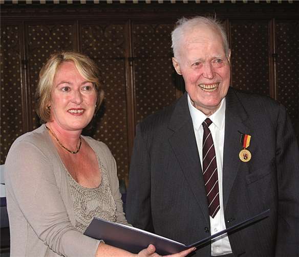 Dr. Rudolf Blum erhielt die Verdienstmedaille des Landes Rheinland-Pfalz.