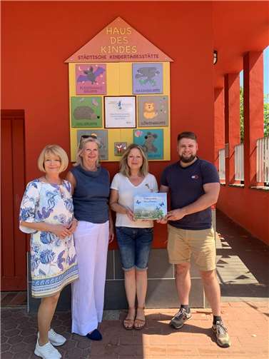 Dr. Sabine Dyas, Petra Weinand (Kulturverein Schloss Sayn e.V), Iris Fuchs, Dominik Knoll, (Haus des Kindes) (vlnr).  Foto: Sara Krist