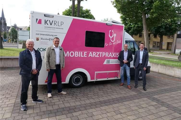 Medizinische Versorgung vor Ort gut angenommen Dr. Saurwein, Peter Wilkes, Clemens Hoch und Sebastian Busch (v.l.n.r). Foto: Wahlkreisbüro Clemens Hoch (Benjamin Kastner)