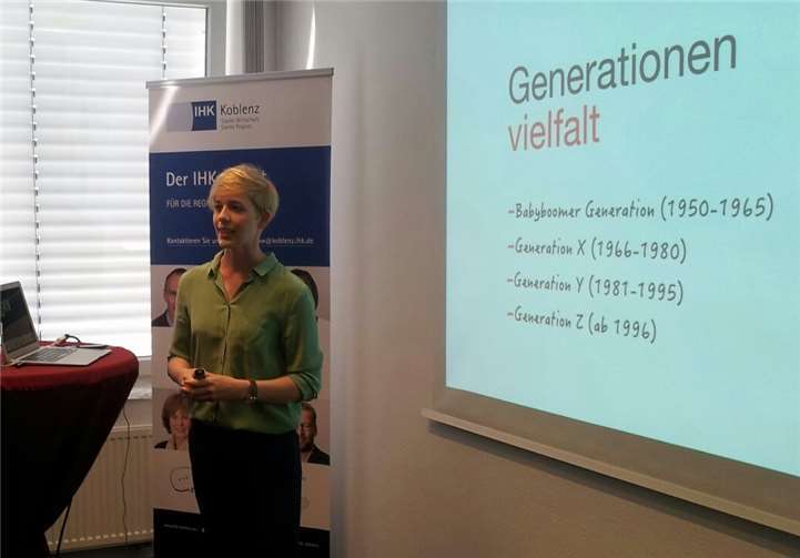 Dr. Steffi Burkhart referiert beim Unternehmerfrühstück der Kreiswirtschaftsförderung Ahrweiler. IHK