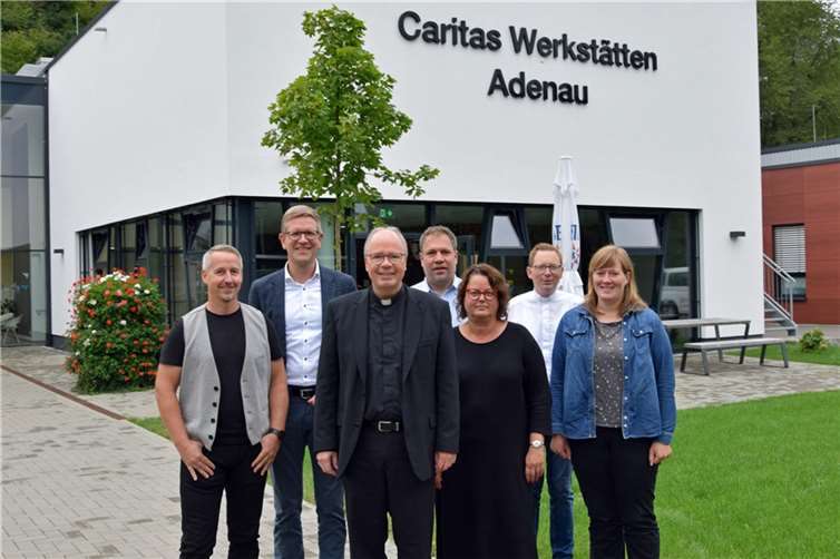 Dr. Stephan Ackermann, Bischof von Trier, hat die Caritas Werkstätten in Adenau besucht. Foto: privat