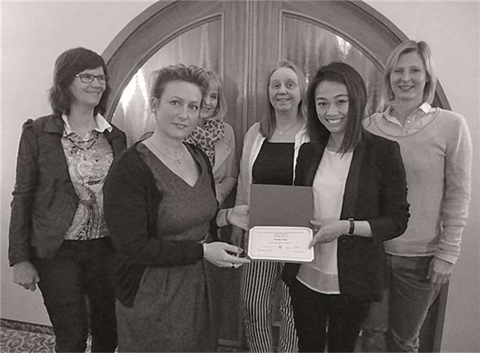 Dr. Susanne Schmincke, Karolin Kunz-König, PD Dr. Margit Theis-Scholz, Corinna Witzel, die Preisträgerin Fangqi Yang, Petra Greive. privat