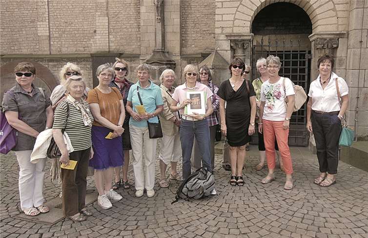 Dr. Susanne Wilking (Bildmitte) erläuterte, wie Frauen früher lebten. privat