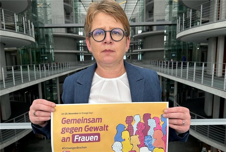 Dr. Tanja Machalet MdB nutzt den Orange Day am 25.11.25, um auf Gewalt gegen Frauen aufmerksam zu machen. Foto:Tanja Machale