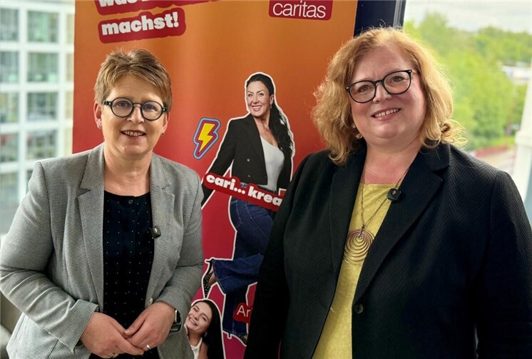 Dr. Tanja Machalet (links), Vorsitzende des Gesundheitsausschusses im Deutschen Bundestag, und Caritasdirektorin Stefanie Krones beim gemeinsamen Austausch über die Zukunft der Pflege und die Herausforderungen sozialer Arbeit im Caritasverband Westerwald-Rhein-Lahn.