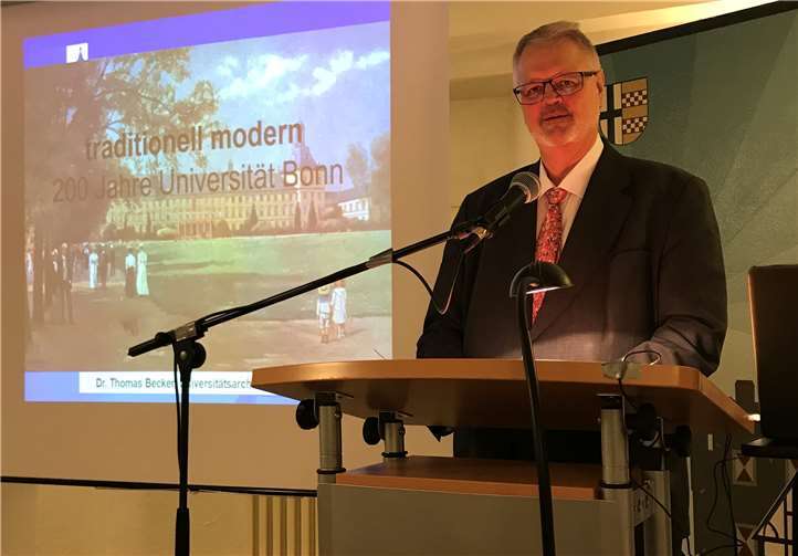 Dr. Thomas Becker berichtet über die Geschichte der Universität Bonn. privat