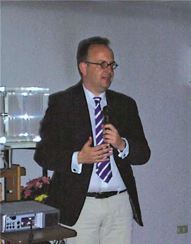 Dr. Thomas Dyong hielt einen Vortrag. privat
