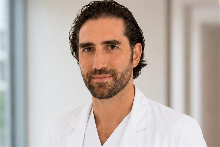 Dr. Tobias Heuft freut sich auf den direkten Austausch mit Patienten und Interessenten. 