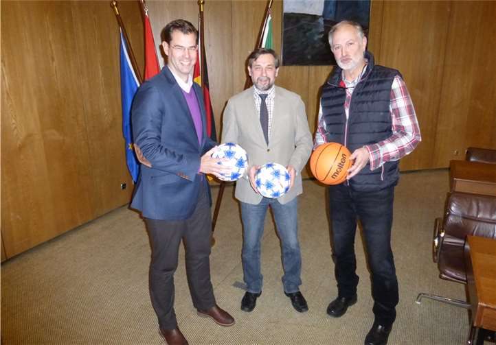 Dr. Torsten Bieber, Vorsitzender der CDU-Kreistagsfraktion, Markus Pütz, sportpolitischer Sprecher der CDU-Kreistagsfraktion, Wolfgang Müller, Präsident des Kreissportbundes (v.l.n.r.). privat