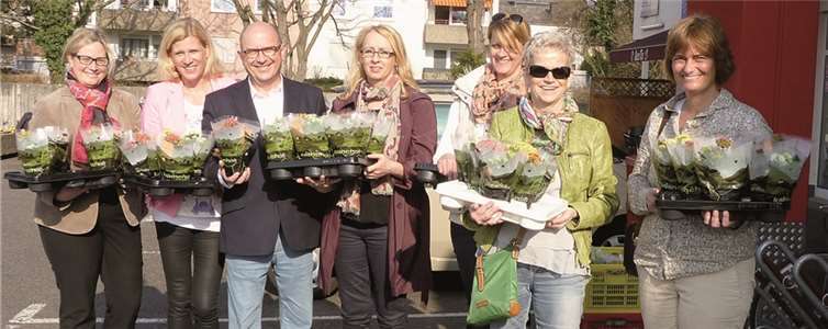 Dr. Ute Stuhlträger-Fatehpour (v. l.), Brigitte Steck, Susanne Schabow, Christine Kersten, Michael Kessler, Betty Enchelmaier-Tietz, Monika Ramscheid. privat