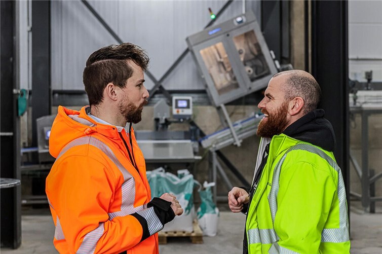 Dr. Viktor Eckel (links) und Waldemar Berg sind stolz auf ihr Team