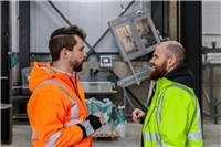 Dr. Viktor Eckel (links) und Waldemar Berg sind stolz auf ihr Team