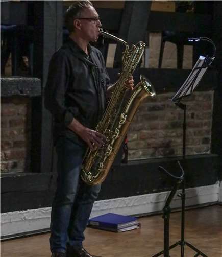 Dr. Volker Bräutigam überzeugt am Bariton.