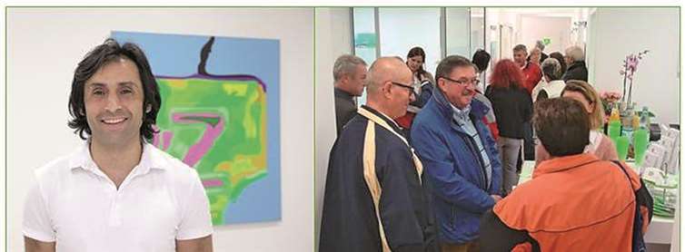 Dr. Z lud zur großen Eröffnungsfeier in die modernen Praxisräumlichkeiten ein.  Privat