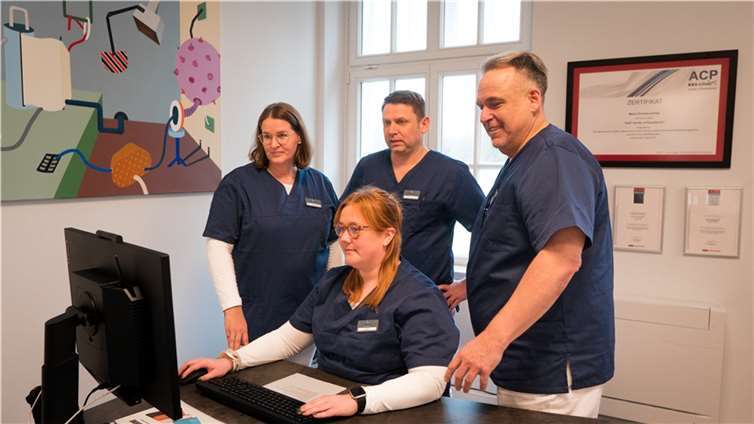 Dr. med. Csaba Losonc (Mitte) und sein Team.  Fotos: privat