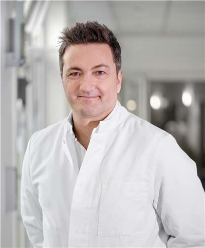 Dr. med. Daniel Benner, Chefarzt Wirbelsäulenchirurgie im Evang. Krankenhaus Dierdorf/Selters  Foto: Torsten Gauls
