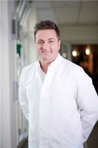 Dr. med. Daniel Benner, Chefarzt der Wirbelsäulenchirurgie im Evang. Krankenhaus Dierdorf/Selters (KHDS). Foto: privat