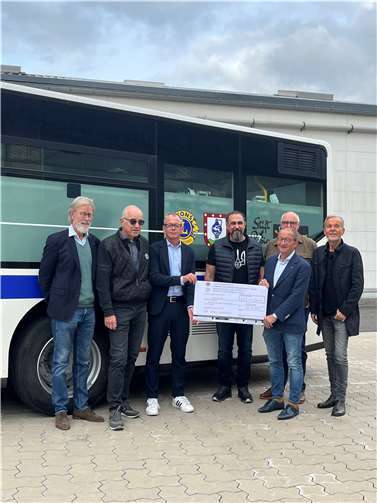 Dr. med. Franz Sabel (Rotary Club Boppard-St. Goar), Jürgen Scholz (Lions Club Vallendar), Bernhard Sommer (Lions Club Koblenz), Dr. med. Vitalij Bagirov (Initiative Ukrainehilfe), Hans-Peter Bach (Rotary Club Boppard-St. Goar), Hans-Jörg Assenmacher und Jürgen Kuhn (beide Lions Club Koblenz Sophie von La Roche). Foto: privat