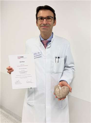 Dr. med. Theodoros Ballidis freut sich über die Zusatzqualifikation der Deutschen Gesellschaft für Kardiologie. Foto: privat