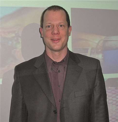 Dr. med. Tobias Ertl (Oberarzt der chirurgischen Abteilung des Krankenhauses Maria Stern) informiert im Rahmen der Volkshochschule Remagen über die wiederkehrenden oder chronisch entzündlichen Erkrankungen des Darms. Privat